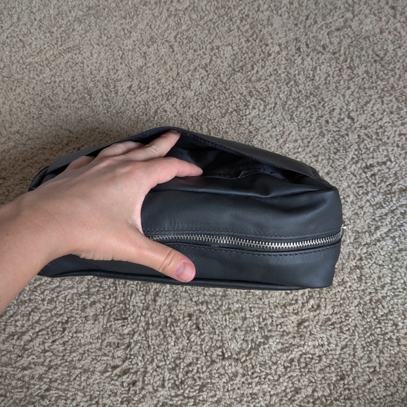 NEW Bolongaro Trevor Leather toiletry Bag - Picture 5 of 8